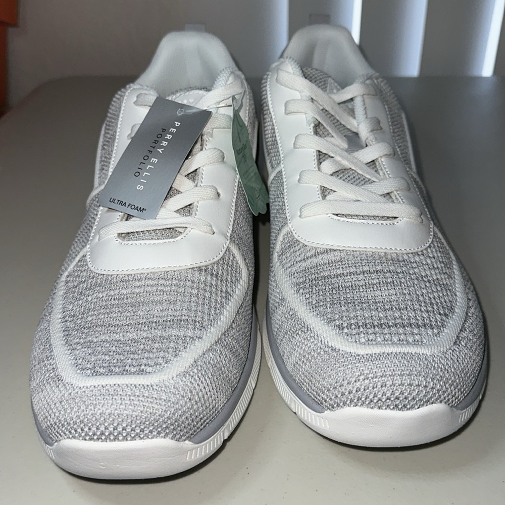 PERRY ELLIS NEW, size 13, very comfy, last one!